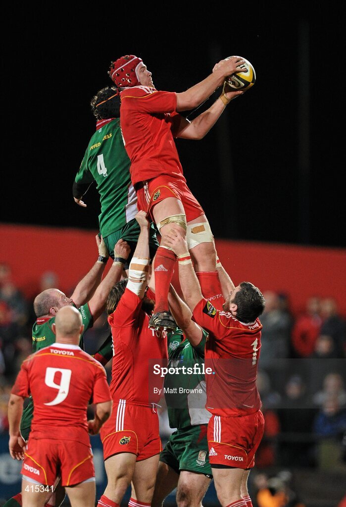 18 March 2010; Billy Holland, Munster, wins possession in the line-out against Lou Reed, Scarlets. Celtic League, Munster v Scarlets, Musgrave Park, Cork. Picture credit: Matt Browne / SPORTSFILE