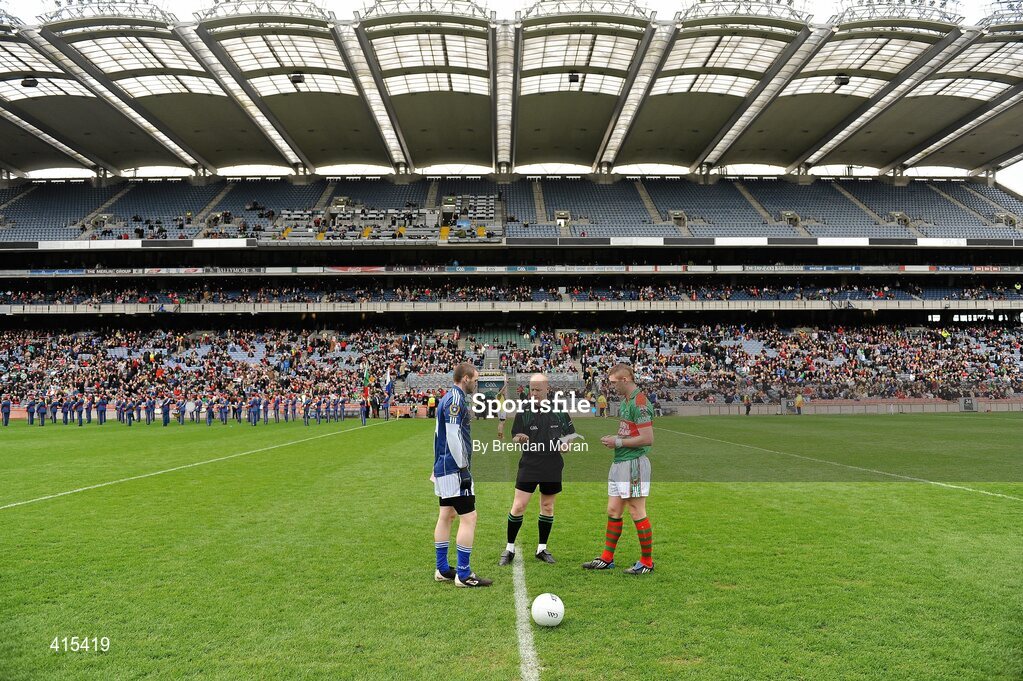 17 March 2010; Referee Derek Fahy shows the result of the coin toss to St Gall's captain Colin Brady, left, and Kilmurry Ibrickane captain Enda Coughlan before the game. AIB GAA Football All-Ireland Senior Club Championship Final, Kilmurry Ibrickane v St Gall's, Croke Park, Dublin. Picture credit: Brendan Moran / SPORTSFILE