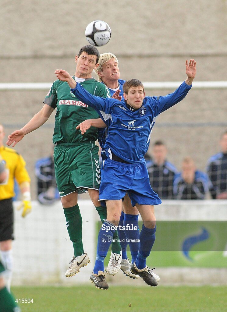 2 April 2010; Graham Cummins, Cork City Foras Co-op, in action against Sean Kelly, left, and Jeffrey Judge, Limerick. Airtricity League, First Division, Limerick v Cork City Foras Co-op, Jackman Park, Limerick. Picture credit: Diarmuid Greene / SPORTSFILE