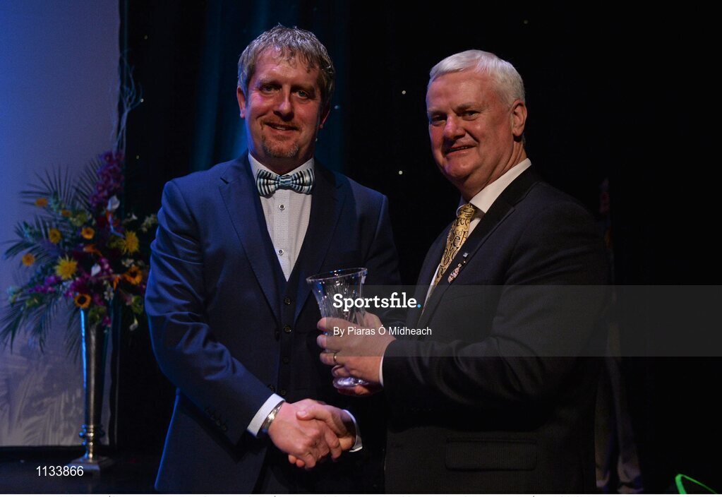 2 April 2016; Fear a’Tí Pádraig Ó Sé is presented with an award by Uachtarán Chumann Lúthchleas Gael Aogán Ó Fearghail. All-Ireland Scór Sinsir Championship Finals. INEC, Gleneagle Hotel, Killarney, Co. Kerry. Picture credit: Piaras Ó Mídheach / SPORTSFILE