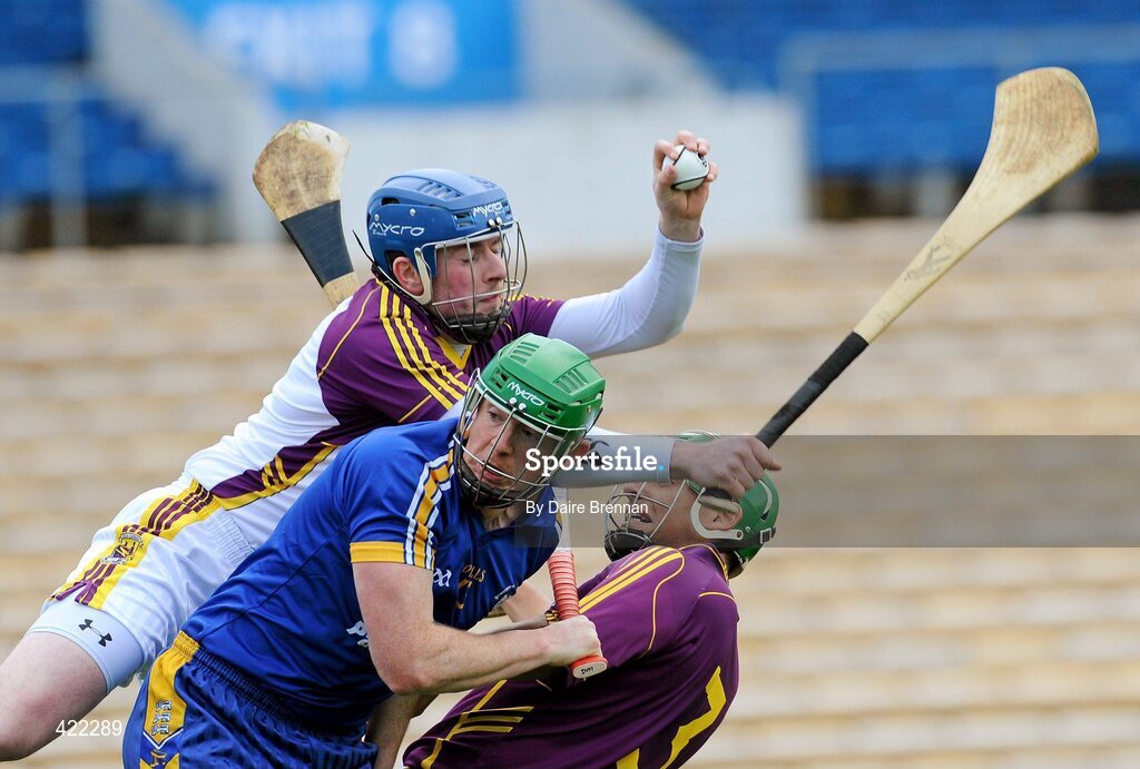 2 May 2010; Wexford goalkeeper Noel Carton collects the ball ahead of team-mate Keith Rossiter and Diarmuid McMahon, Clare. Allianz GAA Hurling National League Division 2 Final, Clare v Wexford, Semple Stadium, Thurles, Co Tipperary. Picture credit: Daire Brennan / SPORTSFILE