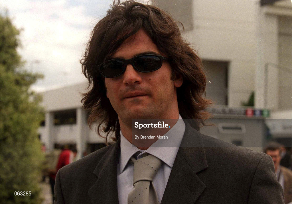 31 May 2001; Fernando Couto of Portugal arrives at Dublin airport prior to the FIFA World Cup 2002 Group 2 Qualifier match against the Republic of Ireland in Lansdowne Road in Dublin. Photo by Brendan Moran/Sportsfile