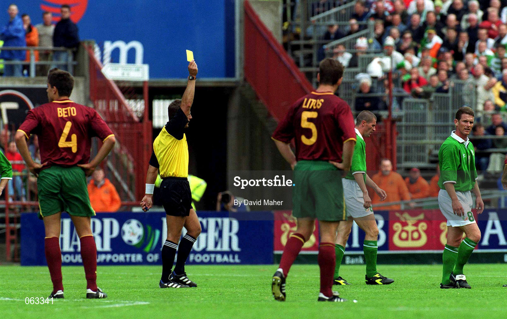 2 June 2001; Roy Keane of Republic of Ireland is issued the yellow card by referee Knud Erik Fisker during the FIFA World Cup 2002 Group 2 Qualifier match between Republic of Ireland and Portugal at Lansdowne Road in Dublin. Photo by David Maher/Sportsfile