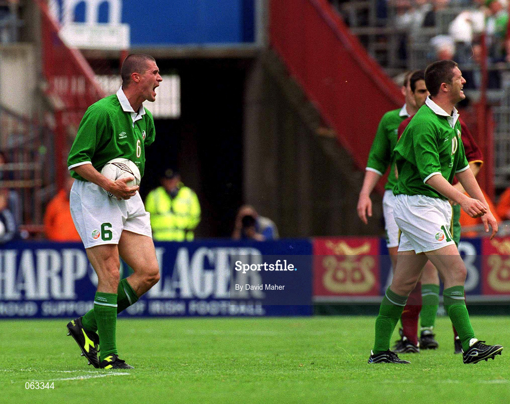 2 June 2001; Roy Keane of Republic of Ireland reacts during the FIFA World Cup 2002 Group 2 Qualifier match between Republic of Ireland and Portugal at Lansdowne Road in Dublin. Photo by David Maher/Sportsfile