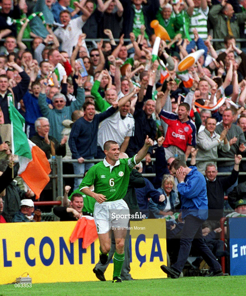 2 June 2001; Roy Keane of Republic of Ireland celebrates after scoring his side's first goal during the FIFA World Cup 2002 Group 2 Qualifier match between Republic of Ireland and Portugal at Lansdowne Road in Dublin. Photo by Brendan Moran/Sportsfile