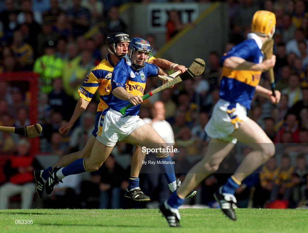 3 June 2001; John Leahy of Tipperary races clear of Gerry Quinn of Clare during the Guinness Munster Senior Hurling Championship Semi-Final match between Tipperary and Clare at Páirc Uí Chaoimh in Cork. Photo by Ray McManus/Sportsfile