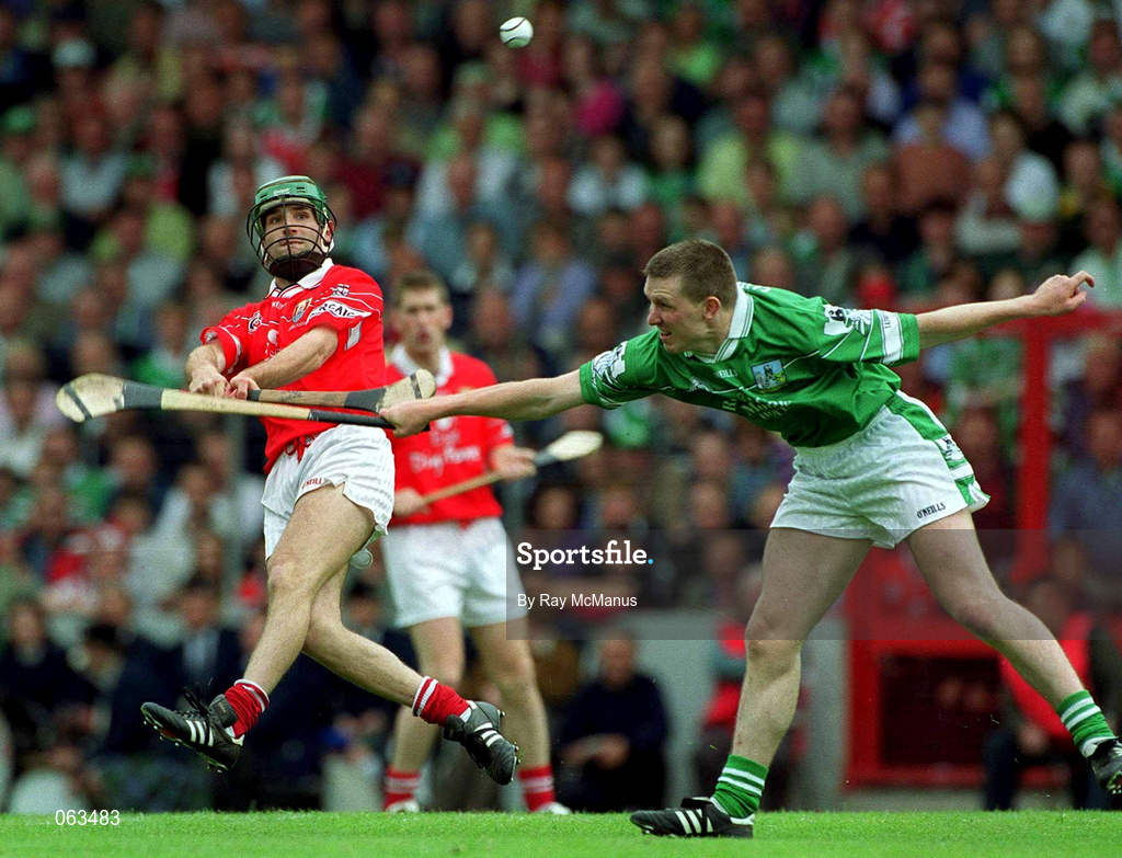 27 May 2001; Jerry O'Connor of Cork in action against Mark Foley of Limerick during the Guinness Munster Senior Hurling Championship Quarter-Final match between Cork and Limerick at Páirc Uí Chaoimh in Cork. Photo by Ray McManus/Sportsfile