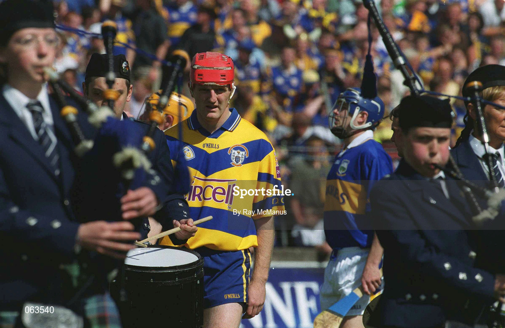 3 June 2001; Brian Lohan of Clare during the pre-match parade ahead of the Guinness Munster Senior Hurling Championship Semi-Final match between Tipperary and Clare at Páirc Uí Chaoimh in Cork. Photo by Ray McManus/Sportsfile
