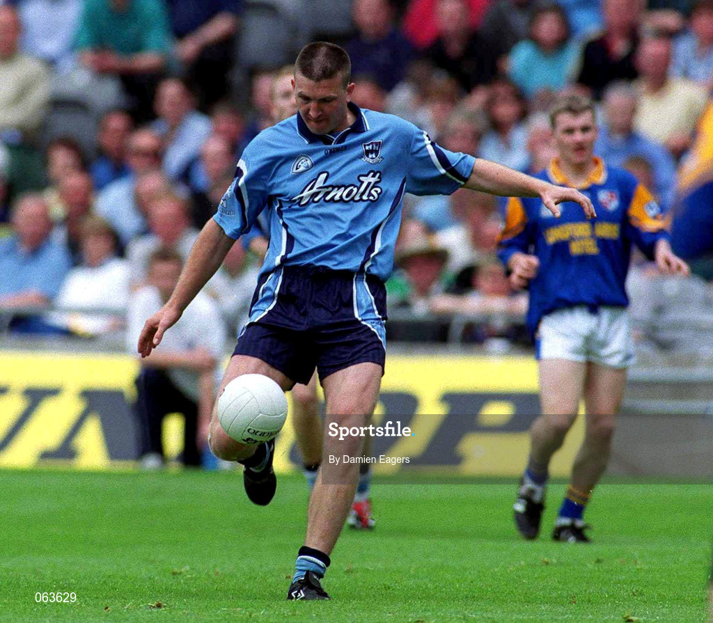 27 May 2001; Darren Homan of Dublin during the Bank of Ireland Leinster Senior Football Championship Quarter-Final match between Dublin and Longford at Croke Park in Dublin. PhPhoto by Damien Eagers/Sportsfile