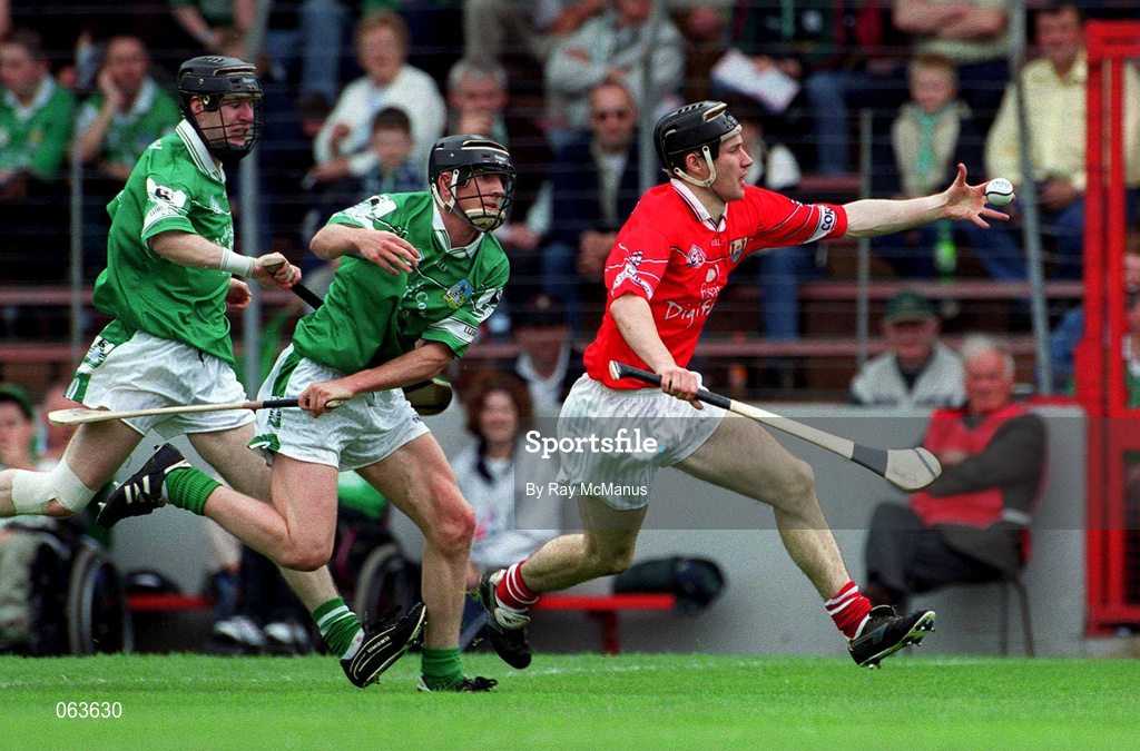 27 May 2001; Dave Moher of Cork in action against Donal O'Grady, centre, and Eugene Mulcahy of Limerick during the Guinness Munster Senior Hurling Championship Quarter-Final match between Cork and Limerick at Páirc Uí Chaoimh in Cork. Photo by Ray McManus/Sportsfile