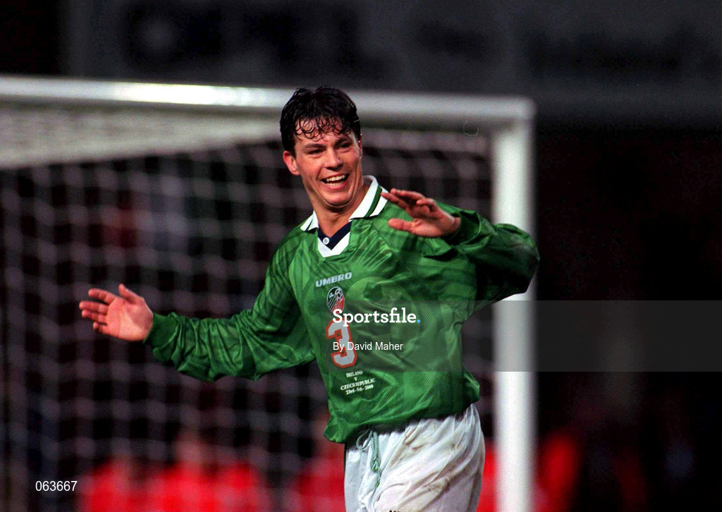 23 February 2000; Ian Harte of Republic of Ireland celebrates after scoring his side's second goal during the International Friendly match between Republic of Ireland and Czech Republic at Lansdowne Road in Dublin. Photo by David Maher/Sportsfile