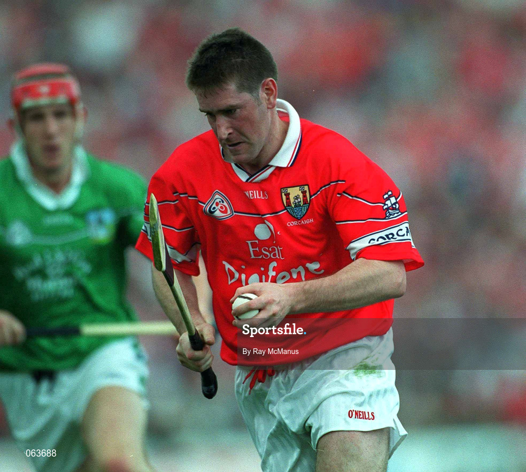 27 May 2001; Mark Landers of Cork during the Guinness Munster Senior Hurling Championship Quarter-Final match between Cork and Limerick at Páirc Uí Chaoimh in Cork. Photo by Ray McManus/Sportsfile