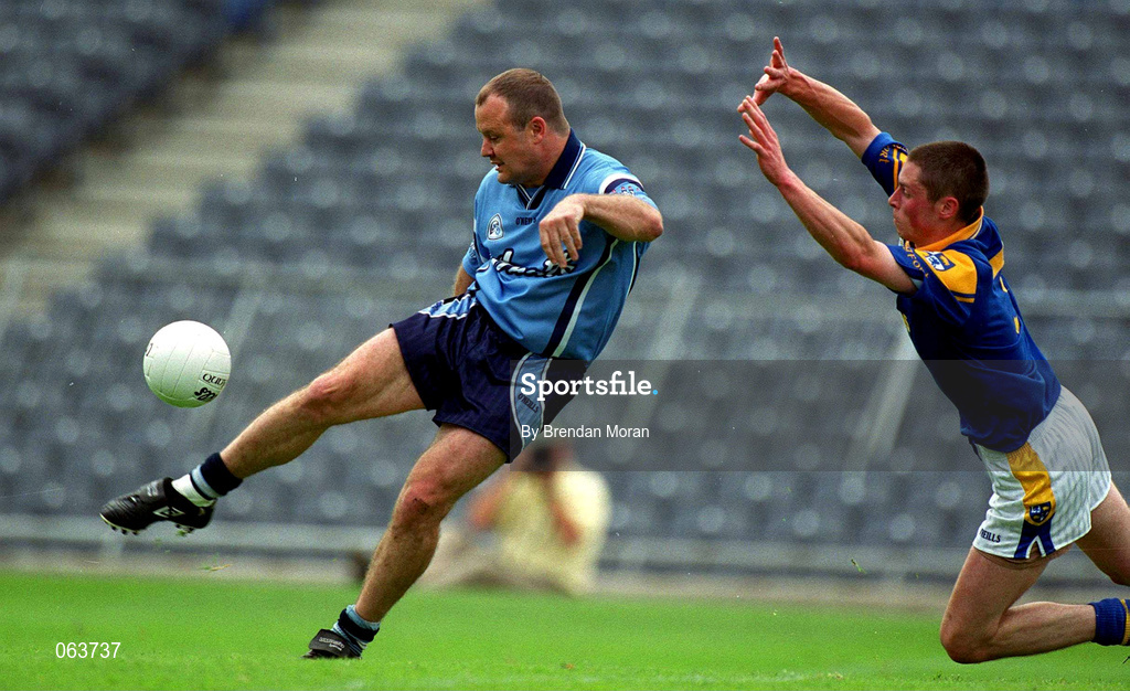 27 May 2001; Vinny Murphy of Dublin in action against Donal Ledwith of Longford during the Bank of Ireland Leinster Senior Football Championship Quarter-Final match between Dublin and Longford at Croke Park in Dublin. Photo by Brendan Moran/Sportsfile