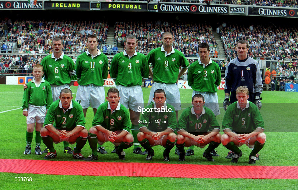 2 June 2001; The Republic of Ireland team ahead of the FIFA World Cup 2002 Group 2 Qualifier match between Republic of Ireland and Portugal at Lansdowne Road in Dublin. Photo by David Maher/Sportsfile