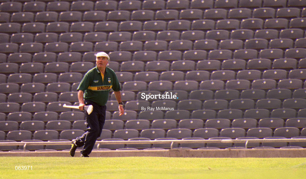 10 June 2001; Offaly manager Michael Bond during the Guinness Leinster Senior Hurling Championship Semi-Final match between Kilkenny and Offaly at Croke Park in Dublin. Photo by Ray McManus/Sportsfile