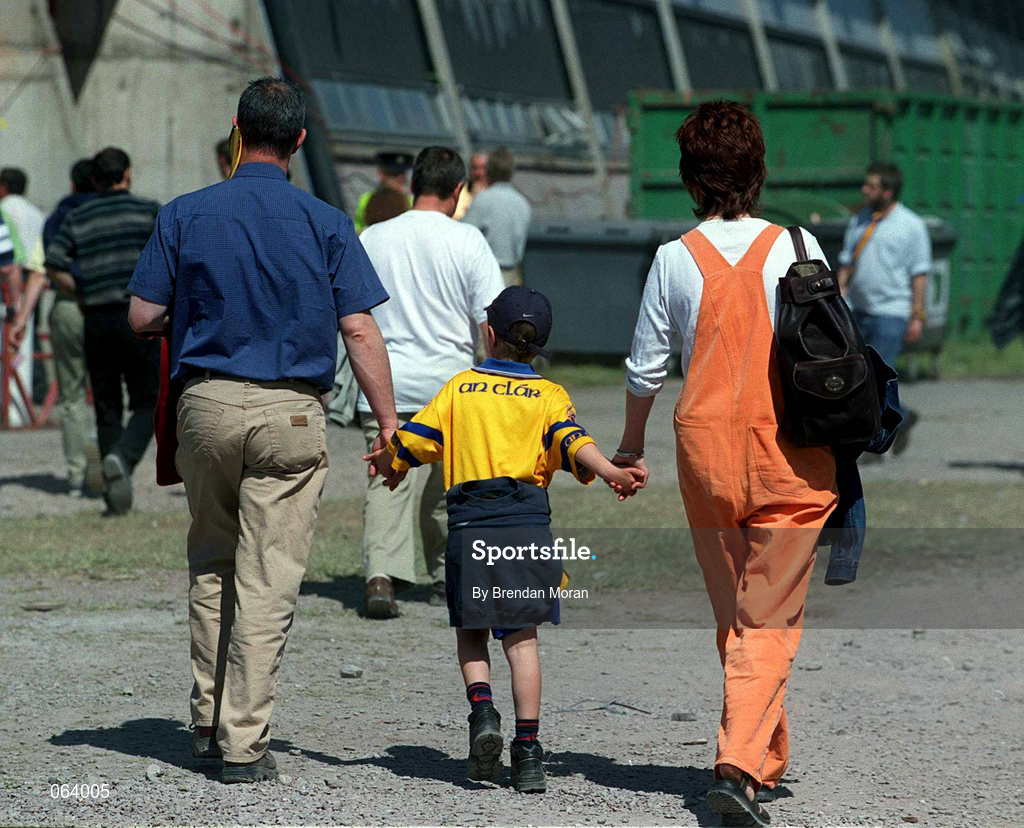 3 June 2001; Clare supporters make their way into the stadium ahead of the Guinness Munster Senior Hurling Championship Semi-Final match between Tipperary and Clare at Páirc Uí Chaoimh in Cork. Photo by Brendan Moran/Sportsfile