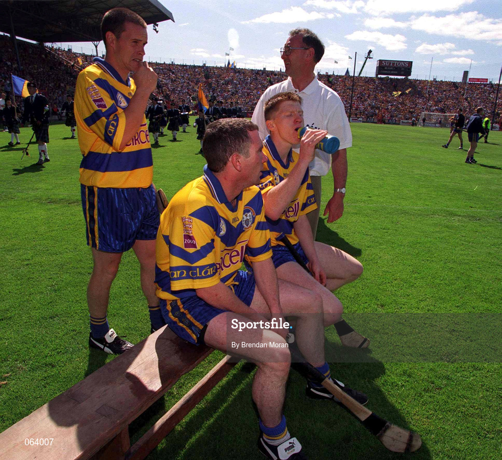 3 June 2001; Clare players, from left, Niall Gilligan, Brian Quinn and Barry Murphy prepare for the team photo ahead of the Guinness Munster Senior Hurling Championship Semi-Final match between Tipperary and Clare at Páirc Uí Chaoimh in Cork. Photo by Brendan Moran/Sportsfile