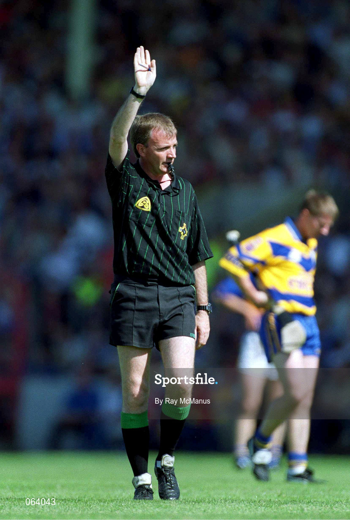 3 June 2001; Referee Dickie Murphy during the Guinness Munster Senior Hurling Championship Semi-Final match between Tipperary and Clare at Páirc Uí Chaoimh in Cork. Photo by Ray McManus/Sportsfile