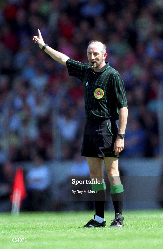 3 June 2001; Referee Joe O'Leary during the Guinness Munster Senior Hurling Championship Semi-Final match between Tipperary and Clare at Páirc Uí Chaoimh in Cork. Photo by Ray McManus/Sportsfile
