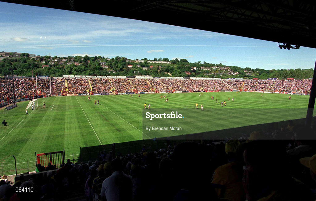 3 June 2001; A general view of action during the Guinness Munster Senior Hurling Championship Semi-Final match between Tipperary and Clare at Páirc Uí Chaoimh in Cork. Photo by Brendan Moran/Sportsfile