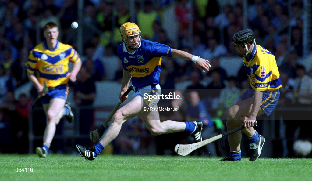 3 June 2001; Paul Ormonde of Tipperary in action against David Forde of Clare during the Guinness Munster Senior Hurling Championship Semi-Final match between Tipperary and Clare at Páirc Uí Chaoimh in Cork. Photo by Ray McManus/Sportsfile