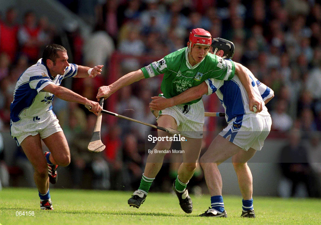 10 June 2001; Ollie Moran of Limerick in action against Peter Queally, left, and Sean Cullinane of Waterford during the Guinness Munster Senior Hurling Championship Semi-Final match between Limerick and Waterford at Páirc Uí Chaoimh in Cork. Photo by Brendan Moran/Sportsfile