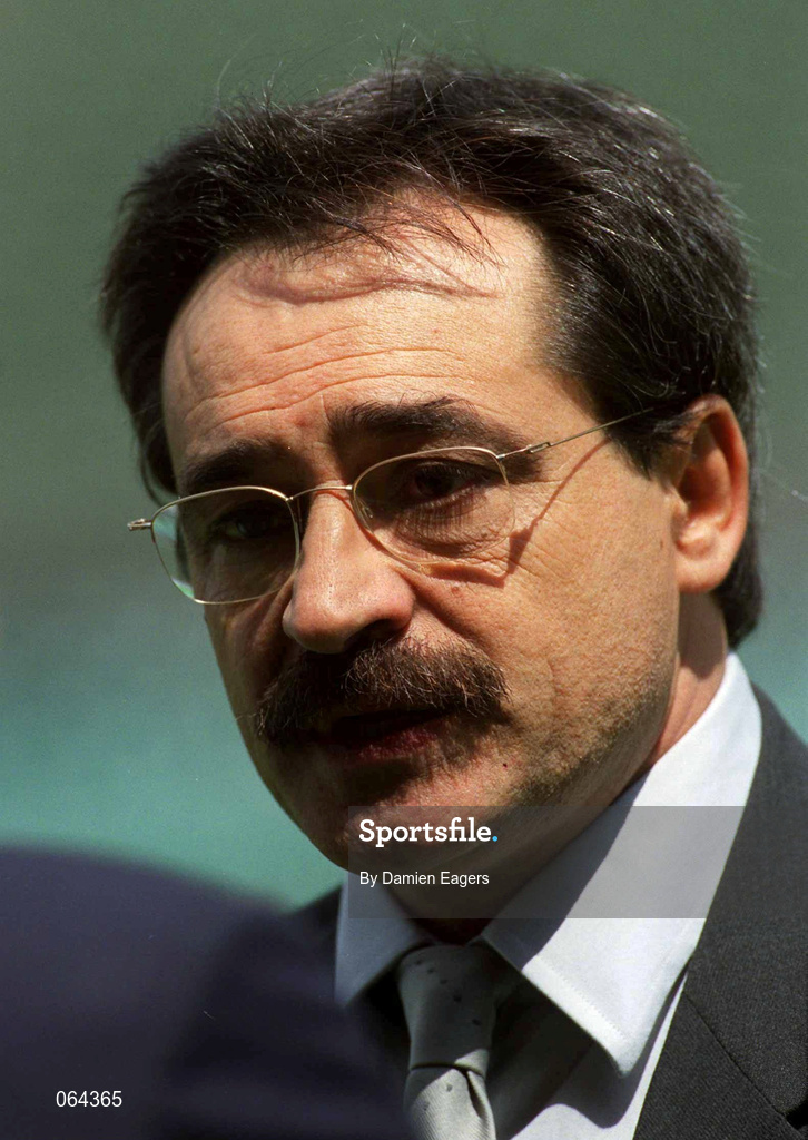 2 June 2001; Portugal manager Antonio Oliveira ahead of the FIFA World Cup 2002 Group 2 Qualifier match between Republic of Ireland and Portugal at Lansdowne Road in Dublin. Photo by Damien Eagers/Sportsfile