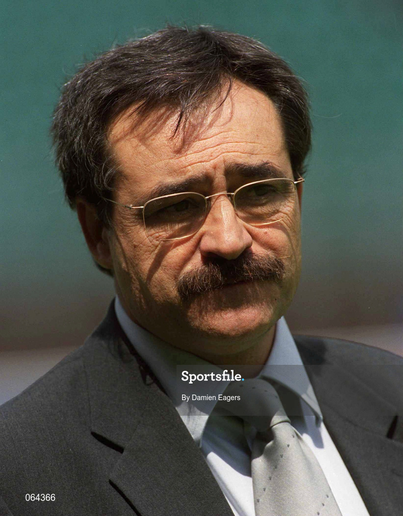 2 June 2001; Portugal manager Antonio Oliveira ahead of the FIFA World Cup 2002 Group 2 Qualifier match between Republic of Ireland and Portugal at Lansdowne Road in Dublin. Photo by Damien Eagers/Sportsfile