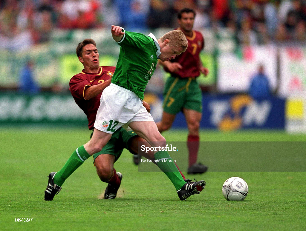 2 June 2001; Damien Duff of Republic of Ireland in action against Rui Jorge of Portugal during the FIFA World Cup 2002 Group 2 Qualifier match between Republic of Ireland and Portugal at Lansdowne Road in Dublin. Photo by Brendan Moran/Sportsfile