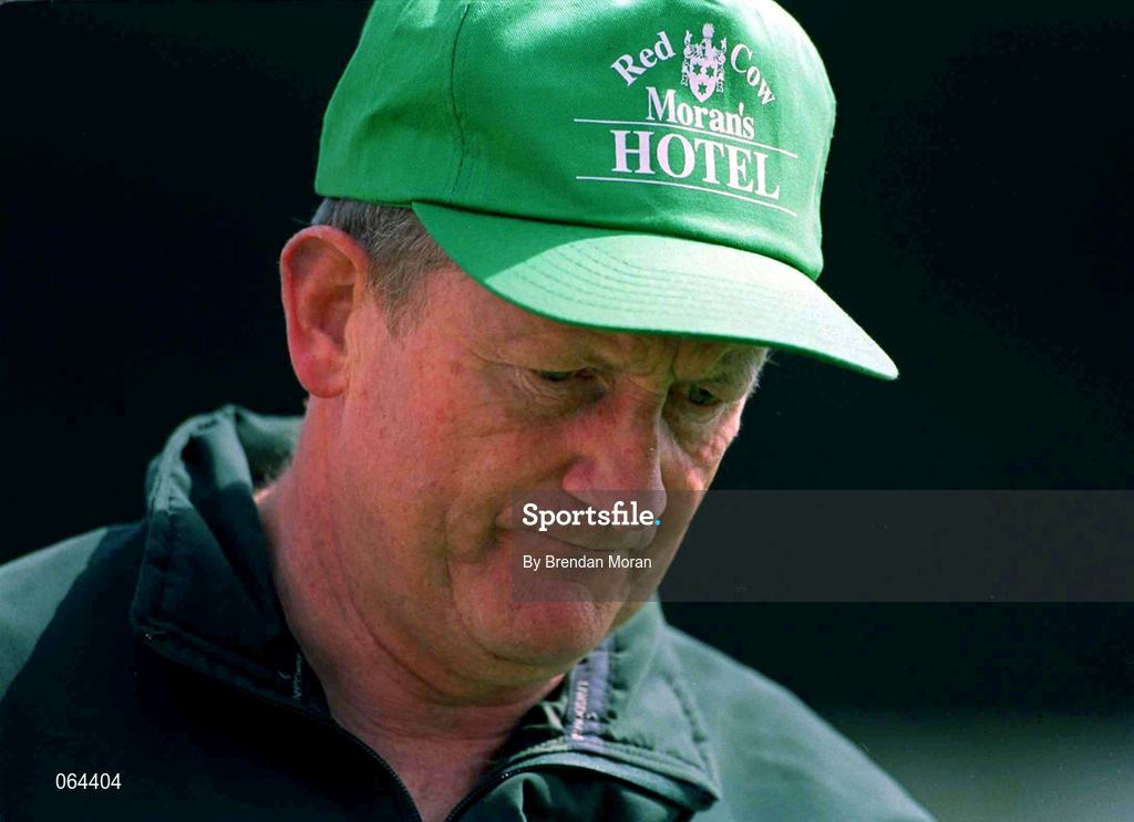 10 June 2001; Limerick manager Eamonn Cregan during the Guinness Munster Senior Hurling Championship Semi-Final match between Limerick and Waterford at Páirc Uí Chaoimh in Cork. Photo by Brendan Moran/Sportsfile