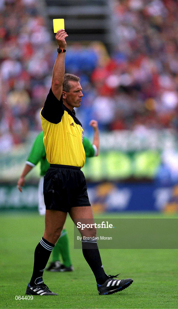 2 June 2001; Referee Knud Erik Fisker during the FIFA World Cup 2002 Group 2 Qualifier match between Republic of Ireland and Portugal at Lansdowne Road in Dublin. Photo by Brendan Moran/Sportsfile