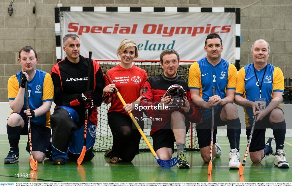 21 April 2016; Cork camogie legend Anna Geary tries her hand at floorball at a Special Olympics Winter Sports event in Dublin. Anna and the Women’s Gaelic Players Association have thrown their support behind Special Olympics on their charity Collecion Day, which is proudly sponsored by eir. Collection Day takes place nationwide on Friday the 22nd of April. 3,000 volunteers, including many WGPA players and eir employees, will be out in force in villages, towns and cities around Ireland trying to help the sports charity raise €650,000 in just 24 hours. Pictured with Anna Geary are Eastern Region Special Olympic Athletes, from left, John O'Reilly, Shay Corcoran, Martin Carolan, Lorcan Byrne and Patrick Monaghan. Kilternan Ski Slope & Loughlinstown Activity Centre, Kilternan, Dublin. Picture credit: Sam Barnes / SPORTSFILE