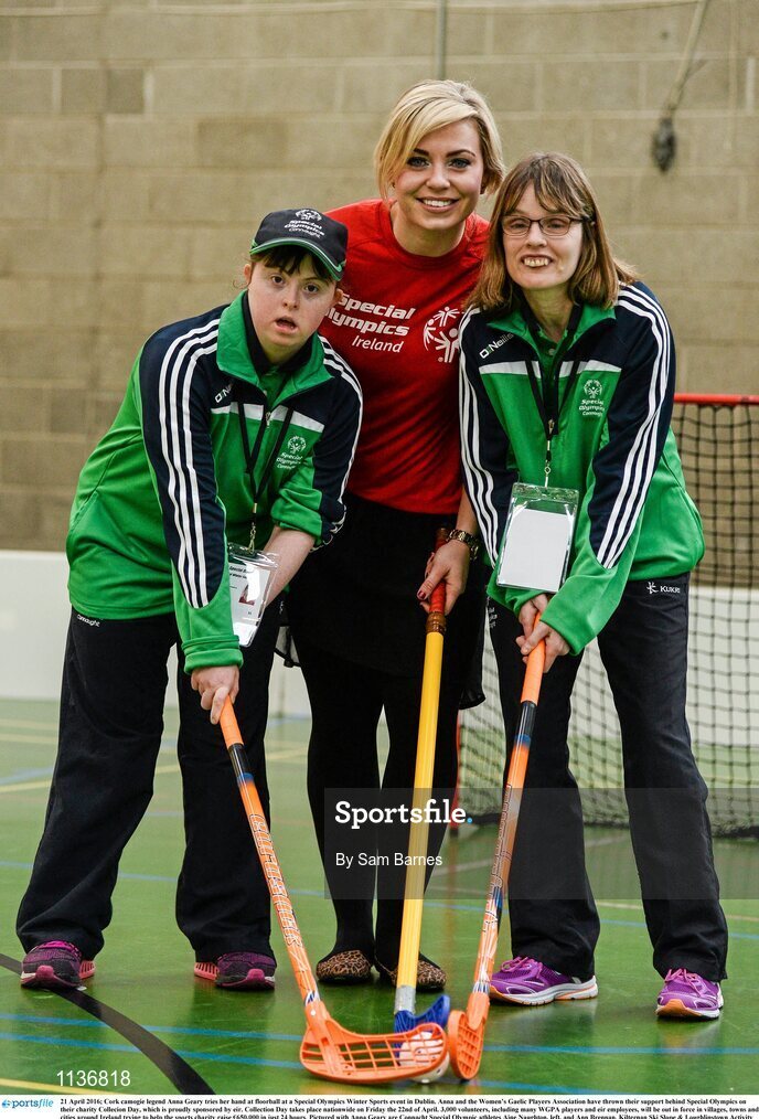 21 April 2016; Cork camogie legend Anna Geary tries her hand at floorball at a Special Olympics Winter Sports event in Dublin. Anna and the Women’s Gaelic Players Association have thrown their support behind Special Olympics on their charity Collecion Day, which is proudly sponsored by eir. Collection Day takes place nationwide on Friday the 22nd of April. 3,000 volunteers, including many WGPA players and eir employees, will be out in force in villages, towns and cities around Ireland trying to help the sports charity raise €650,000 in just 24 hours. Pictured with Anna Geary are Connacht Special Olympic athletes Aine Naughton, left, and Ann Brennan. Kilternan Ski Slope & Loughlinstown Activity Centre, Kilternan, Dublin. Picture credit: Sam Barnes / SPORTSFILE