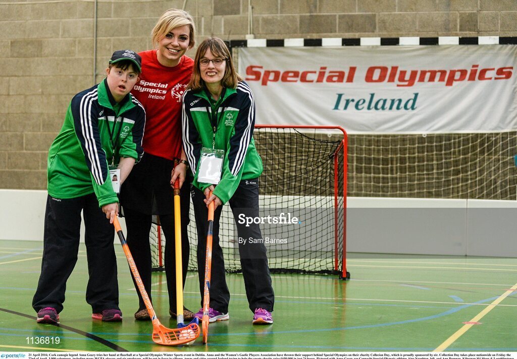 21 April 2016; Cork camogie legend Anna Geary tries her hand at floorball at a Special Olympics Winter Sports event in Dublin. Anna and the Women’s Gaelic Players Association have thrown their support behind Special Olympics on their charity Collecion Day, which is proudly sponsored by eir. Collection Day takes place nationwide on Friday the 22nd of April. 3,000 volunteers, including many WGPA players and eir employees, will be out in force in villages, towns and cities around Ireland trying to help the sports charity raise €650,000 in just 24 hours. Pictured with Anna Geary are Connacht Special Olympic athletes Aine Naughton, left, and Ann Brennan. Kilternan Ski Slope & Loughlinstown Activity Centre, Kilternan, Dublin. Picture credit: Sam Barnes / SPORTSFILE