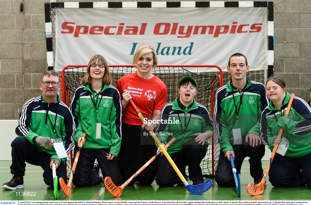 21 April 2016; Cork camogie legend Anna Geary tries her hand at floorball at a Special Olympics Winter Sports event in Dublin. Anna and the Women’s Gaelic Players Association have thrown their support behind Special Olympics on their charity Collecion Day, which is proudly sponsored by eir. Collection Day takes place nationwide on Friday the 22nd of April. 3,000 volunteers, including many WGPA players and eir employees, will be out in force in villages, towns and cities around Ireland trying to help the sports charity raise €650,000 in just 24 hours. Pictured with Anna Geary are Connacht Special Olympic athletes, from left, Finbar Conway, Ann Brennan, Aine Naughton, John Paul Shaw and Aideen Harkins. Kilternan Ski Slope & Loughlinstown Activity Centre, Kilternan, Dublin. Picture credit: Sam Barnes / SPORTSFILE
