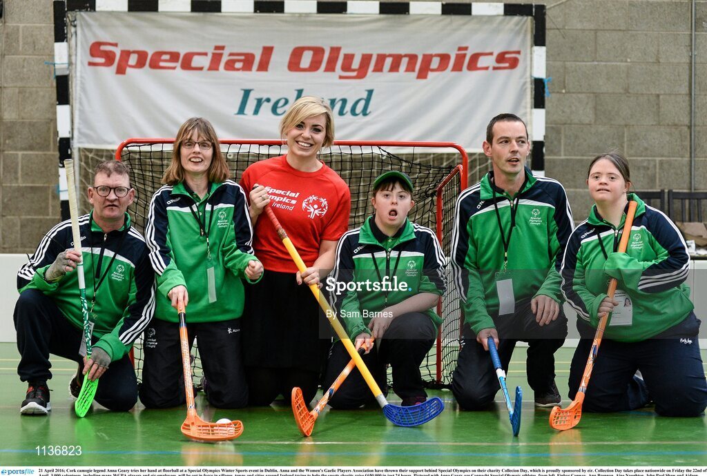 21 April 2016; Cork camogie legend Anna Geary tries her hand at floorball at a Special Olympics Winter Sports event in Dublin. Anna and the Women’s Gaelic Players Association have thrown their support behind Special Olympics on their charity Collecion Day, which is proudly sponsored by eir. Collection Day takes place nationwide on Friday the 22nd of April. 3,000 volunteers, including many WGPA players and eir employees, will be out in force in villages, towns and cities around Ireland trying to help the sports charity raise €650,000 in just 24 hours. Pictured with Anna Geary are Connacht Special Olympic athletes, from left, Finbar Conway, Ann Brennan, Aine Naughton, John Paul Shaw and Aideen Harkins. Kilternan Ski Slope & Loughlinstown Activity Centre, Kilternan, Dublin. Picture credit: Sam Barnes / SPORTSFILE