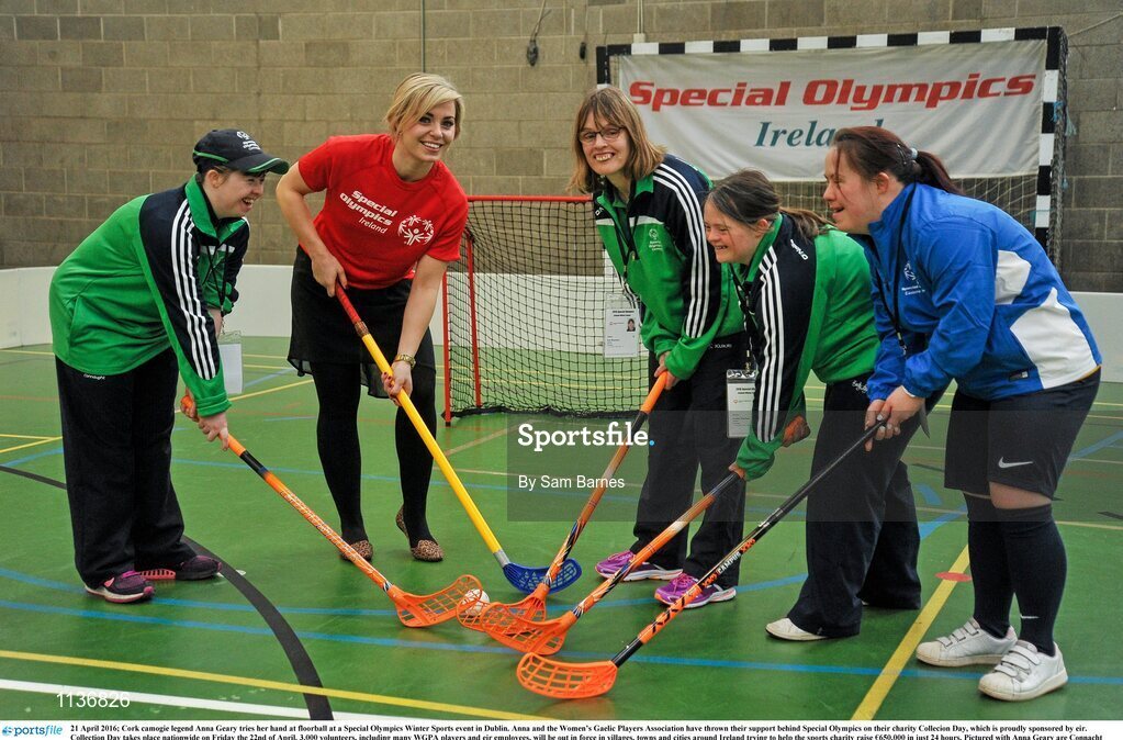 21 April 2016; Cork camogie legend Anna Geary tries her hand at floorball at a Special Olympics Winter Sports event in Dublin. Anna and the Women’s Gaelic Players Association have thrown their support behind Special Olympics on their charity Collecion Day, which is proudly sponsored by eir. Collection Day takes place nationwide on Friday the 22nd of April. 3,000 volunteers, including many WGPA players and eir employees, will be out in force in villages, towns and cities around Ireland trying to help the sports charity raise €650,000 in just 24 hours. Pictured with Anna Geary are Connacht Special Olympic athletes, from left, Aine Naughton, Ann Brennan, Aideen Harkins and Laura Byrne of Eastern Region. Kilternan Ski Slope & Loughlinstown Activity Centre, Kilternan, Dublin. Picture credit: Sam Barnes / SPORTSFILE