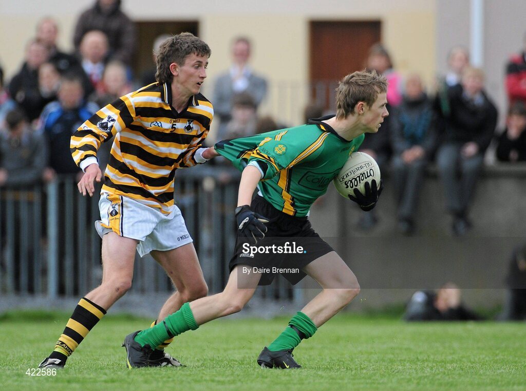 4 May 2010; Paul Mannion, St Benildus College, has his jersey pulled by Graham î F—gartaigh, Colaiste Eoin. Dublin School Senior Football A Final, St Benildus College v Colaiste Eoin, O'Toole Park, Crumlin, Dublin. Picture credit: Dáire Brennan / SPORTSFILE
