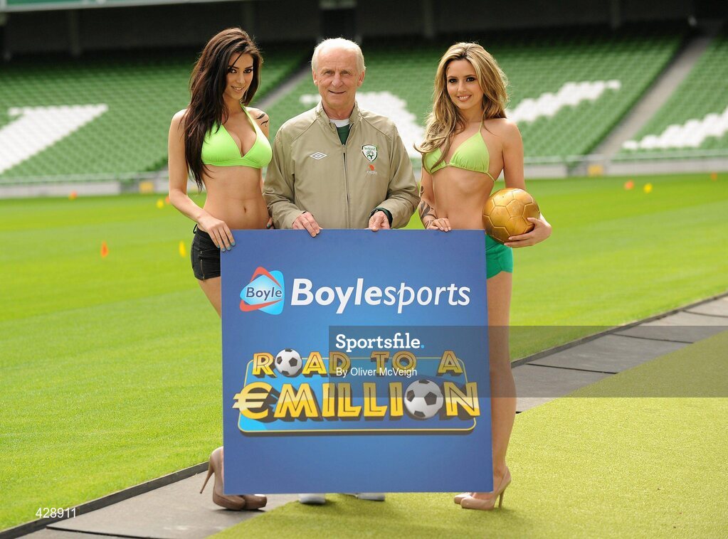 26 May 2010; Republic of Ireland manager Giovanni Trapattoni and top Irish models Georgia Salpa and Nadia Forde were on hand to launch Boylesports’ Road to a Million campaign for the World Cup. Boylesports is giving soccer fans the chance to win €1 million by asking them to predict the road to the World Cup final this summer. For more information please log on to www.boylesports.com. Aviva Stadium, Lansdowne Road, Dublin. Picture credit: Oliver McVeigh / SPORTSFILE