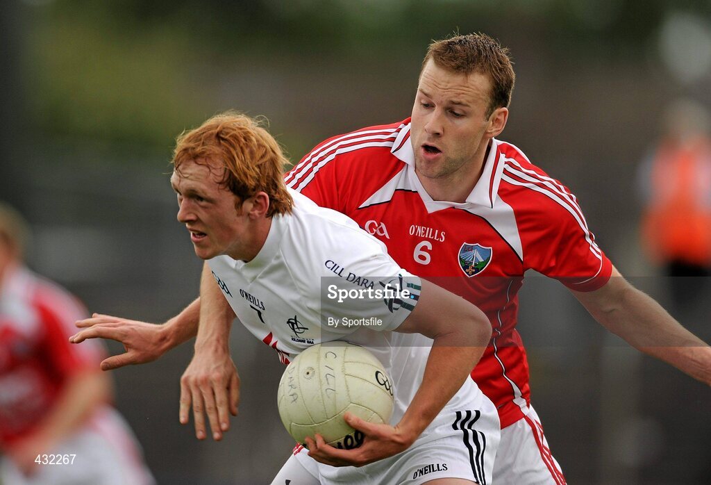 5 June 2010; Keith Cribbin, Kildare, in action against Michael Fanning, Louth. Leinster GAA Football Senior Championship Quarter-Final, Louth v Kildare, Pairc Tailteann, Navan, Co. Meath. Photo by Sportsfile