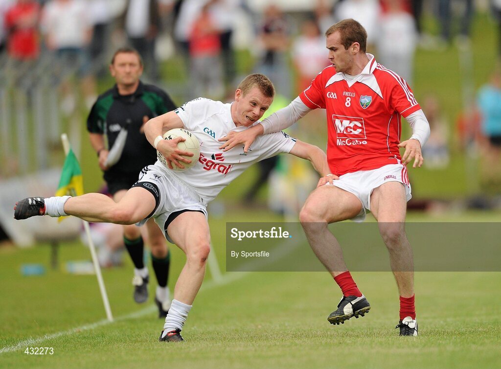 5 June 2010; Morgan O'Flaherty, Kildare, in action against Paddy Keenan, Louth. Leinster GAA Football Senior Championship Quarter-Final, Louth v Kildare, Pairc Tailteann, Navan, Co. Meath. Photo by Sportsfile