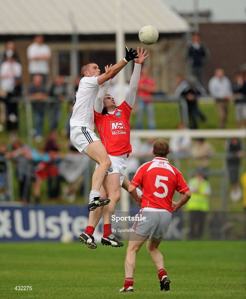 5 June 2010; Paddy Keenan, Louth, in action against Daryl Flynn, Kildare. Leinster GAA Football Senior Championship Quarter-Final, Louth v Kildare, Pairc Tailteann, Navan, Co. Meath. Photo by Sportsfile