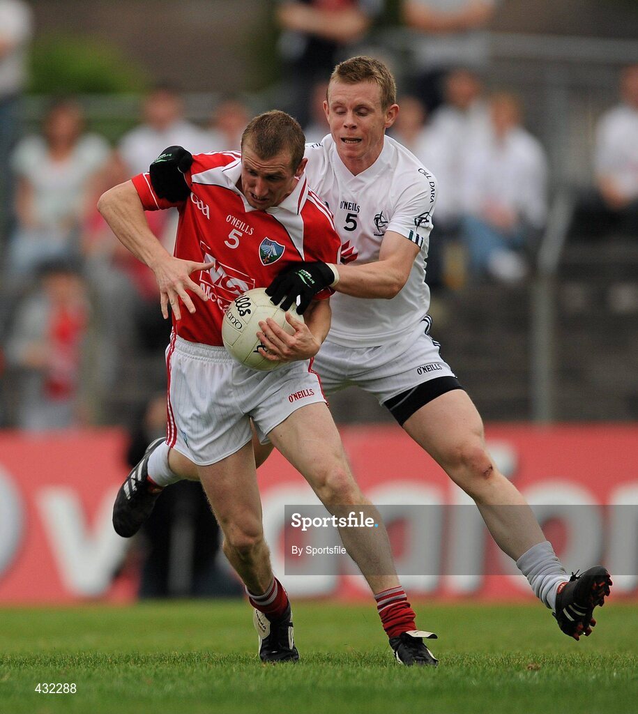 5 June 2010; Ray Finnegan, Louth, in action against Morgan O'Flaherty, Kildare. Leinster GAA Football Senior Championship Quarter-Final, Louth v Kildare, Pairc Tailteann, Navan, Co. Meath. Photo by Sportsfile