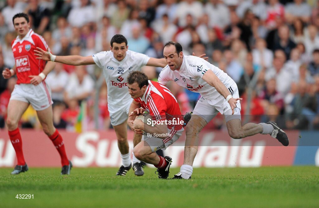 5 June 2010; Mark Brennan, Louth, in action against Dermot Earley, Kildare. Leinster GAA Football Senior Championship Quarter-Final, Louth v Kildare, Pairc Tailteann, Navan, Co. Meath. Photo by Sportsfile