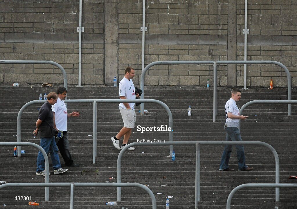 5 June 2010; Kildare supporters leave at the end of the game. Leinster GAA Football Senior Championship Quarter-Final, Louth v Kildare, Pairc Tailteann, Navan, Co. Meath. Picture credit: Barry Cregg / SPORTSFILE