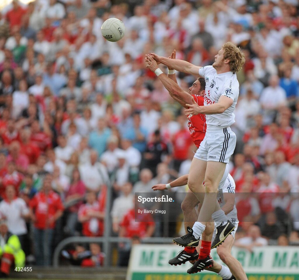 5 June 2010; Tomas O' Connor, Kildare, in action against John O' Brien, Louth. Leinster GAA Football Senior Championship Quarter-Final, Louth v Kildare, Pairc Tailteann, Navan, Co. Meath. Picture credit: Barry Cregg / SPORTSFILE