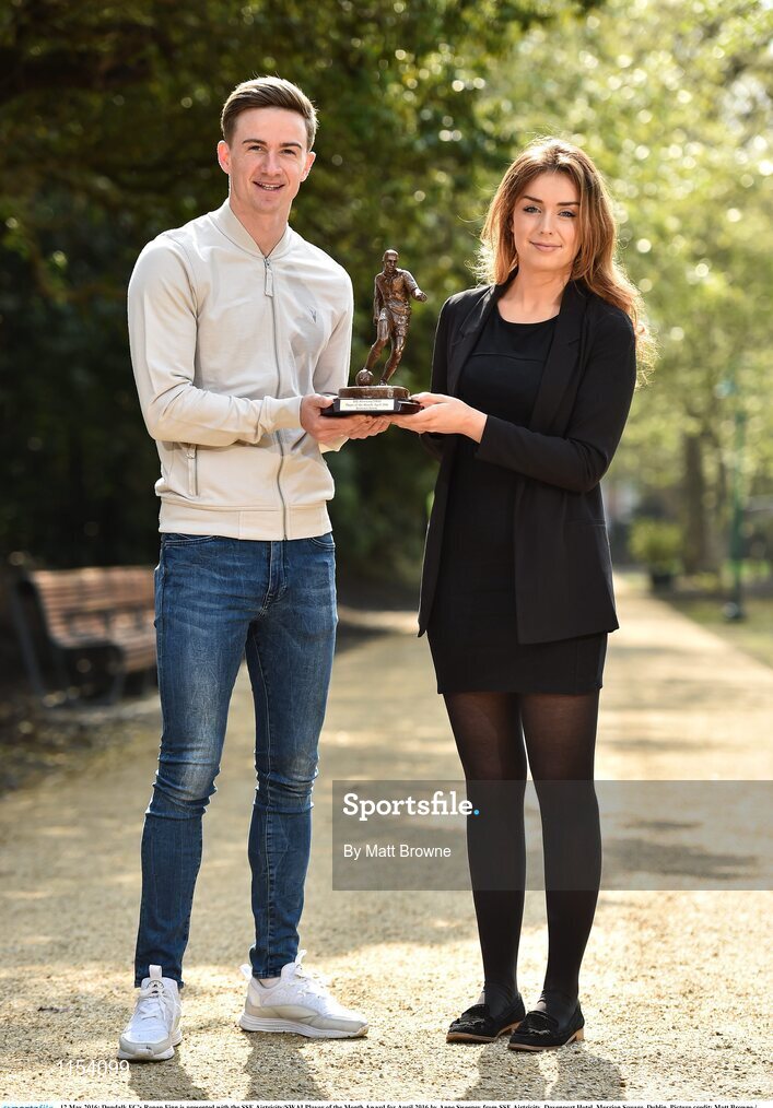 14 May 2016; Dundalk FC's Ronan Finn is presented with the SSE Airtricity/SWAI Player of the Month Award for April 2016 by Anne Sweeney from SSE Airtricity. Davenport Hotel, Merrion Square, Dublin. Picture credit: Matt Browne / SPORTSFILE