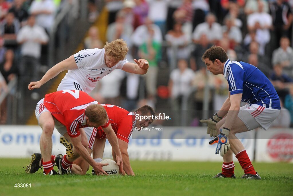 5 June 2010; Tomas O' Connor, Kildare, in action against Ronan Greene, Dessie Finnegan, and goalkeeper Neil Gallagher, Louth. Leinster GAA Football Senior Championship Quarter-Final, Louth v Kildare, Pairc Tailteann, Navan, Co. Meath. Picture credit: Barry Cregg / SPORTSFILE