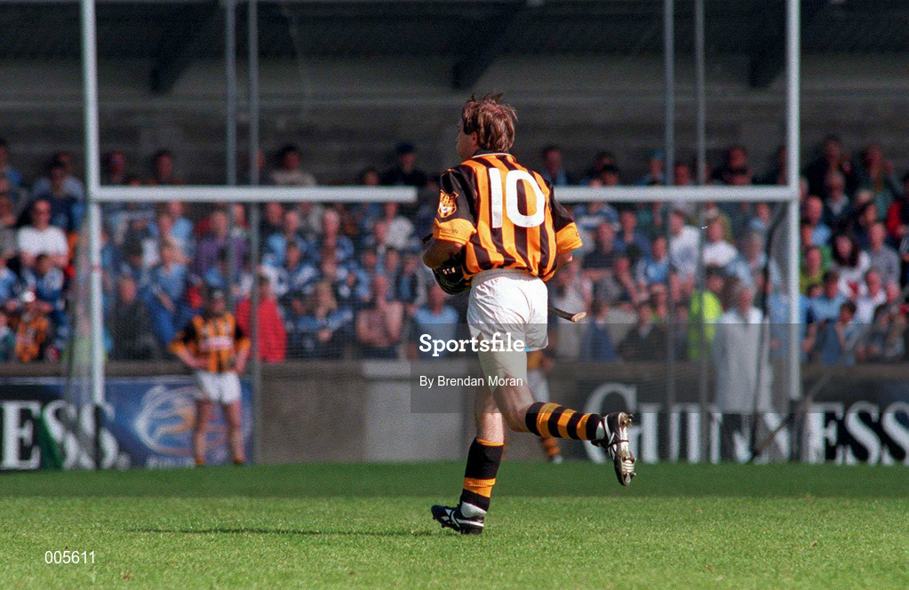 31 May 1998; DJ Carey of Kilkenny leaves the field after being substituted during the Leinster GAA Hurling Senior Championship Quarter-Final match between Dublin and Kilkenny at Parnell Park in Dublin. Photo by Brendan Moran/Sportsfile