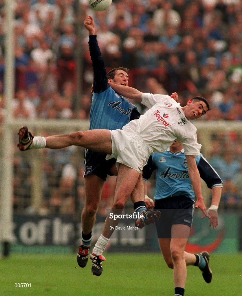 7 June 1998; Dermot Earley of Kildare competes with Dermot Harrington of Dublin during the Leinster Senior Football Championship Quarter-Final match between Dublin and Kildare at Croke Park in Dublin. Photo by David Maher/Sportsfile